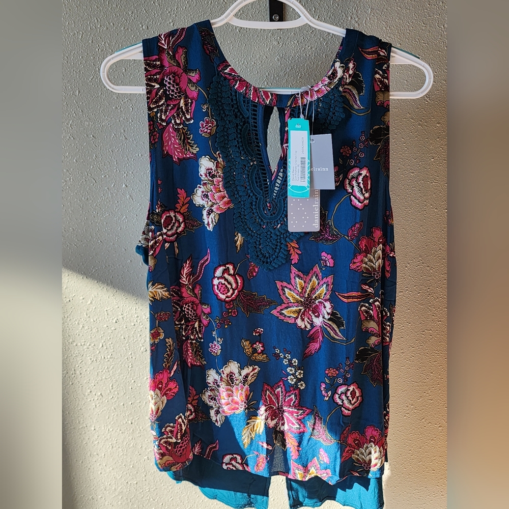 Quin Sleeveless Keyhole Crochet Blouse